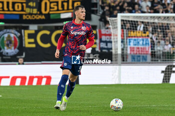 2024-11-02 - Sam Beukema (Bologna Fc) in action - BOLOGNA FC VS US LECCE - ITALIAN SERIE A - SOCCER