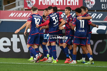 2024-11-02 - Riccardo Orsolini (Bologna Fc) celebrated by his teammate - BOLOGNA FC VS US LECCE - ITALIAN SERIE A - SOCCER