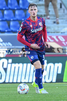 2024-11-02 - Sam Beukema (Bologna Fc) in aciton - BOLOGNA FC VS US LECCE - ITALIAN SERIE A - SOCCER