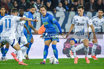 2024-11-04 - Nicolas Haas (Empoli) hampered by Yannik Engelhardt (Como) - EMPOLI FC VS COMO 1907 - ITALIAN SERIE A - SOCCER