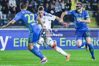 2024-11-04 - Andrea Belotti (Como) hampered by Mattia De Sciglio (Empoli) - EMPOLI FC VS COMO 1907 - ITALIAN SERIE A - SOCCER