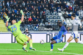 2024-11-04 - Emmanuel Gyasi (Empoli) shots on goal - EMPOLI FC VS COMO 1907 - ITALIAN SERIE A - SOCCER