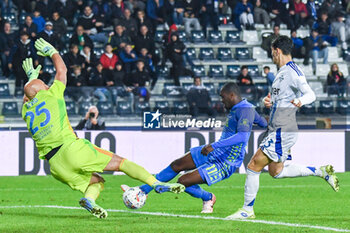 2024-11-04 - Emmanuel Gyasi (Empoli) shots on goal - EMPOLI FC VS COMO 1907 - ITALIAN SERIE A - SOCCER