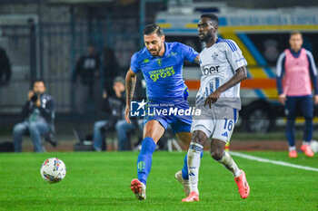 2024-11-04 - Alieu Fadera (Como) hampered by Giuseppe Pezzella (Empoli) - EMPOLI FC VS COMO 1907 - ITALIAN SERIE A - SOCCER