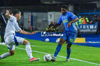 2024-11-04 - Emmanuel Ekong (Empoli) fights for the ball against Edoardo Goldaniga (Como) - EMPOLI FC VS COMO 1907 - ITALIAN SERIE A - SOCCER