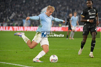 2024-11-04 - Lazio’s Gustav Isaksen during the Italian Football Championship League A 2024/2025 match between SS Lazio vs Cagliari Calcio at the Olimpic Stadium in Rome on 04 November 2024. - SS LAZIO VS CAGLIARI CALCIO - ITALIAN SERIE A - SOCCER