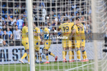 2024-11-03 - Ademola Lookman of Atalanta BC rejoicess after scorin a goal of 0-1 during the Serie A Enelive betwee SSC Napoli vs Atalanta BC at Diego Armando MAradona Stadium - SSC NAPOLI VS ATALANTA BC - ITALIAN SERIE A - SOCCER