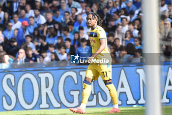 2024-11-03 - Ademola Lookman of Atalanta BC rejoicess after scorin a goal of 0-1 during the Serie A Enelive betwee SSC Napoli vs Atalanta BC at Diego Armando MAradona Stadium - SSC NAPOLI VS ATALANTA BC - ITALIAN SERIE A - SOCCER