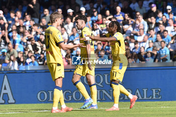 2024-11-03 - Ademola Lookman of Atalanta BC rejoicess after scorin a goal of 0-1 during the Serie A Enelive betwee SSC Napoli vs Atalanta BC at Diego Armando MAradona Stadium - SSC NAPOLI VS ATALANTA BC - ITALIAN SERIE A - SOCCER