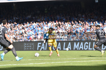 2024-11-03 - Ademola Lookman of Atalanta BC scoring a goal of 0-2 during the Serie A Enelive betwee SSC Napoli vs Atalanta BC at Diego Armando MAradona Stadium - SSC NAPOLI VS ATALANTA BC - ITALIAN SERIE A - SOCCER