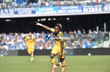 2024-11-03 - Ademola Lookman of Atalanta BC rejoices after scoring a goal of 0-2 during the Serie A Enelive betwee SSC Napoli vs Atalanta BC at Diego Armando MAradona Stadium - SSC NAPOLI VS ATALANTA BC - ITALIAN SERIE A - SOCCER