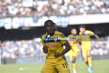 2024-11-03 - Ademola Lookman of Atalanta BC rejoices after scoring a goal of 0-2 during the Serie A Enelive betwee SSC Napoli vs Atalanta BC at Diego Armando MAradona Stadium - SSC NAPOLI VS ATALANTA BC - ITALIAN SERIE A - SOCCER