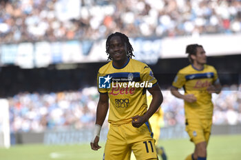 2024-11-03 - Ademola Lookman of Atalanta BC rejoices after scoring a goal of 0-2 during the Serie A Enelive betwee SSC Napoli vs Atalanta BC at Diego Armando MAradona Stadium - SSC NAPOLI VS ATALANTA BC - ITALIAN SERIE A - SOCCER