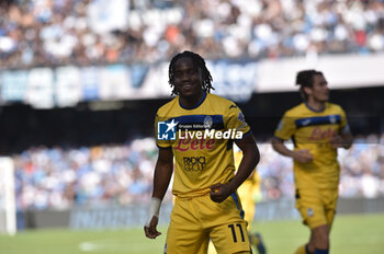 2024-11-03 - Ademola Lookman of Atalanta BC rejoices after scoring a goal of 0-2 during the Serie A Enelive betwee SSC Napoli vs Atalanta BC at Diego Armando MAradona Stadium - SSC NAPOLI VS ATALANTA BC - ITALIAN SERIE A - SOCCER