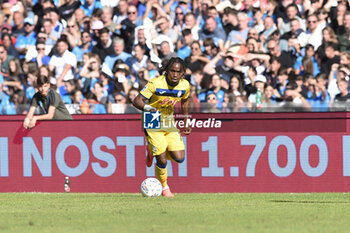 2024-11-03 - Ademola Lookman of Atalanta BC in action during the Serie A Enelive betwee SSC Napoli vs Atalanta BC at Diego Armando MAradona Stadium - SSC NAPOLI VS ATALANTA BC - ITALIAN SERIE A - SOCCER