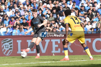 2024-11-03 - Scott McTominay of SSC Napoli in action during the Serie A Enelive betwee SSC Napoli vs Atalanta BC at Diego Armando MAradona Stadium - SSC NAPOLI VS ATALANTA BC - ITALIAN SERIE A - SOCCER