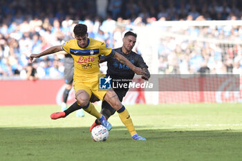 2024-11-03 - Matteo Politano of SSC Napoli competes for the ball with Matteo Ruggeri of Atalanta BC during the Serie A Enelive betwee SSC Napoli vs Atalanta BC at Diego Armando MAradona Stadium - SSC NAPOLI VS ATALANTA BC - ITALIAN SERIE A - SOCCER