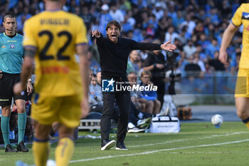 2024-11-03 - Antonio Conte Coach of SSC Napoli gestures during the Serie A Enelive betwee SSC Napoli vs Atalanta BC at Diego Armando MAradona Stadium - SSC NAPOLI VS ATALANTA BC - ITALIAN SERIE A - SOCCER