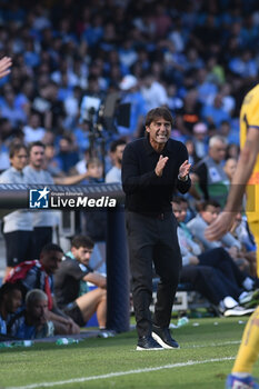 2024-11-03 - Antonio Conte Coach of SSC Napoli gestures during the Serie A Enelive betwee SSC Napoli vs Atalanta BC at Diego Armando MAradona Stadium - SSC NAPOLI VS ATALANTA BC - ITALIAN SERIE A - SOCCER