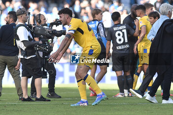 2024-11-03 - Matteo Ruggeri of Atalanta BC rejoices after victory during the Serie A Enelive betwee SSC Napoli vs Atalanta BC at Diego Armando MAradona Stadium - SSC NAPOLI VS ATALANTA BC - ITALIAN SERIE A - SOCCER