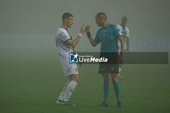 2024-11-04 - Nahuel Estevez (Parma Calcio) talks to the referee Marco Guida - PARMA CALCIO VS GENOA CFC - ITALIAN SERIE A - SOCCER