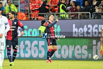 2024-11-09 - Nadir Zortea of Cagliari Calcio, Esultanza, Joy After scoring goal, - CAGLIARI CALCIO VS AC MILAN - ITALIAN SERIE A - SOCCER