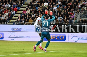 2024-11-09 - Rafael Leao of AC Milan, Goal, Pallonetto, Alen Sherri of Cagliari Calgio - CAGLIARI CALCIO VS AC MILAN - ITALIAN SERIE A - SOCCER