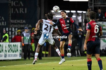 2024-11-09 - Samuel Chukwueze of AC Milan, Tommaso Augello of Cagliari Calcio - CAGLIARI CALCIO VS AC MILAN - ITALIAN SERIE A - SOCCER