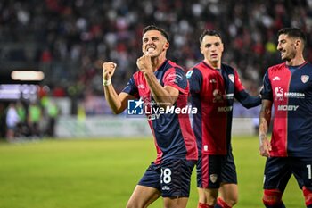 2024-11-09 - Gabriele Zappa of Cagliari Calcio, Esultanza, Joy After scoring goal, - CAGLIARI CALCIO VS AC MILAN - ITALIAN SERIE A - SOCCER