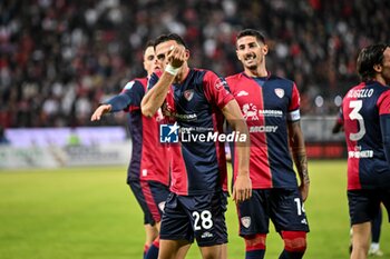 2024-11-09 - Gabriele Zappa of Cagliari Calcio, Esultanza, Joy After scoring goal, - CAGLIARI CALCIO VS AC MILAN - ITALIAN SERIE A - SOCCER