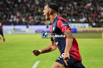 2024-11-09 - Gabriele Zappa of Cagliari Calcio, Esultanza, Joy After scoring goal, - CAGLIARI CALCIO VS AC MILAN - ITALIAN SERIE A - SOCCER