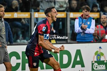 2024-11-09 - Gabriele Zappa of Cagliari Calcio, Esultanza, Joy After scoring goal, - CAGLIARI CALCIO VS AC MILAN - ITALIAN SERIE A - SOCCER