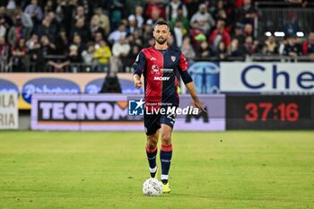 2024-11-09 - Mateusz Wieteska of Cagliari Calcio - CAGLIARI CALCIO VS AC MILAN - ITALIAN SERIE A - SOCCER