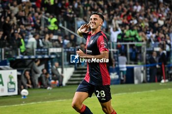 2024-11-09 - Gabriele Zappa of Cagliari Calcio, Esultanza, Joy After scoring goal, - CAGLIARI CALCIO VS AC MILAN - ITALIAN SERIE A - SOCCER