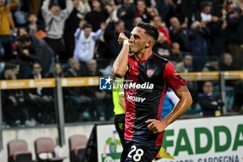 2024-11-09 - Gabriele Zappa of Cagliari Calcio, Esultanza, Joy After scoring goal, - CAGLIARI CALCIO VS AC MILAN - ITALIAN SERIE A - SOCCER