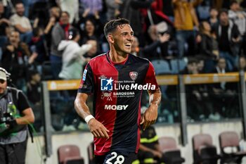 2024-11-09 - Gabriele Zappa of Cagliari Calcio, Esultanza, Joy After scoring goal, - CAGLIARI CALCIO VS AC MILAN - ITALIAN SERIE A - SOCCER