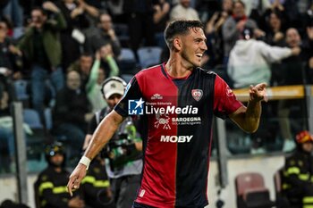 2024-11-09 - Gabriele Zappa of Cagliari Calcio, Esultanza, Joy After scoring goal, - CAGLIARI CALCIO VS AC MILAN - ITALIAN SERIE A - SOCCER