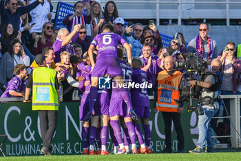 2024-11-10 - Fiorentina's Moise Kean celebrates with teammates after scoring the 1-0 goal - ACF FIORENTINA VS HELLAS VERONA FC - ITALIAN SERIE A - SOCCER