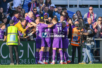 2024-11-10 - Fiorentina's Moise Kean celebrates with teammates after scoring the 1-0 goal - ACF FIORENTINA VS HELLAS VERONA FC - ITALIAN SERIE A - SOCCER