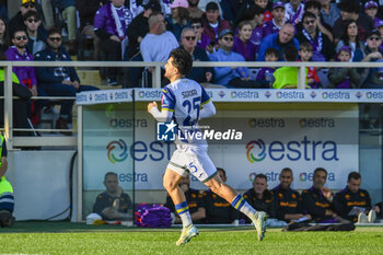 2024-11-10 - Verona's Suat Serdar celebrates with teammates after scoring the 1-1 goal - ACF FIORENTINA VS HELLAS VERONA FC - ITALIAN SERIE A - SOCCER