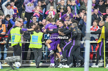 2024-11-10 - Fiorentina's Moise Kean celebrates with teammates after scoring the 3-1 goal - ACF FIORENTINA VS HELLAS VERONA FC - ITALIAN SERIE A - SOCCER