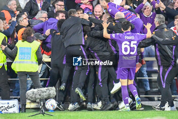 2024-11-10 - Fiorentina's Moise Kean celebrates with teammates after scoring the 3-1 goal - ACF FIORENTINA VS HELLAS VERONA FC - ITALIAN SERIE A - SOCCER