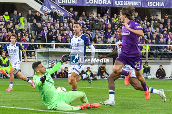 2024-11-10 - Verona's Lorenzo Montipo' saves a goal against Fiorentina's Andrea Colpani - ACF FIORENTINA VS HELLAS VERONA FC - ITALIAN SERIE A - SOCCER