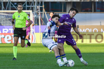 2024-11-10 - Fiorentina's Riccardo Sottil hampered by Verona's Suat Serdar - ACF FIORENTINA VS HELLAS VERONA FC - ITALIAN SERIE A - SOCCER