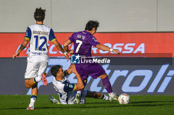 2024-11-10 - Fiorentina's Riccardo Sottil is fouled by Verona's Diego Coppola - ACF FIORENTINA VS HELLAS VERONA FC - ITALIAN SERIE A - SOCCER