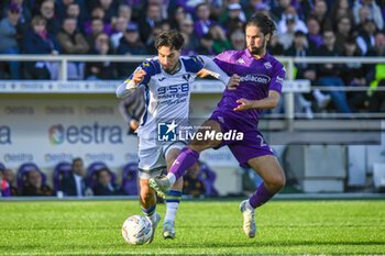 2024-11-10 - Verona's Suat Serdar hampered by Fiorentina's Yacine Adli - ACF FIORENTINA VS HELLAS VERONA FC - ITALIAN SERIE A - SOCCER