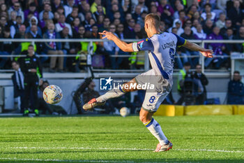 2024-11-10 - Verona's Darko Lazovic kicks towards the goal - ACF FIORENTINA VS HELLAS VERONA FC - ITALIAN SERIE A - SOCCER