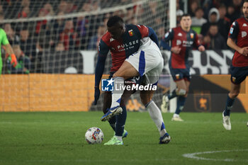 2024-11-07 - Serie A, Genova, Day 12, Stadio Ferraris, Genoa - Como, in the photo: Mario Balotelli and Kempf - GENOA CFC VS COMO 1907 - ITALIAN SERIE A - SOCCER