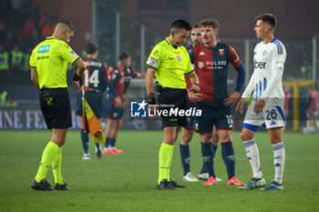 2024-11-07 - Serie A, Genova, Day 12, Stadio Ferraris, Genoa - Como, in the photo: match suspended for throwing objects onto the pitch - GENOA CFC VS COMO 1907 - ITALIAN SERIE A - SOCCER