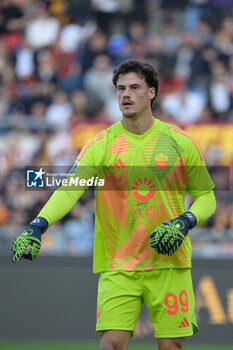 2024-11-10 - Roma’s goalkeeper Mile Svilar  during the Italian Football Championship League A Enilive 2024/2025 match between AS Roma vs Bologna FC at the Olimpic Stadium in Rome on 10 November 2024. - AS ROMA VS BOLOGNA FC - ITALIAN SERIE A - SOCCER